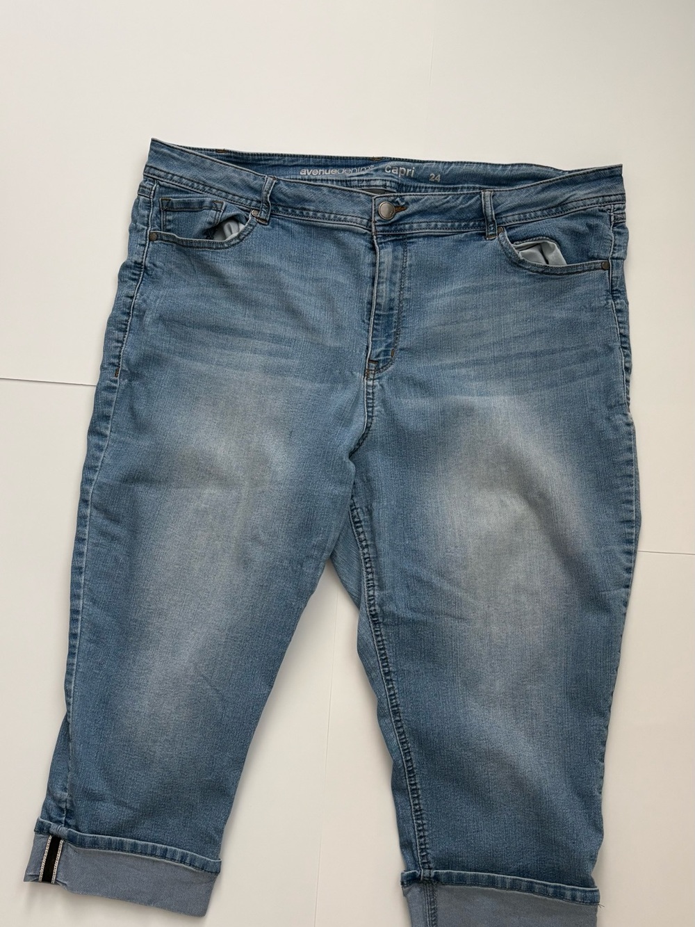 Avenue Plus Size Women’s Denim Capri Jeans sz 24